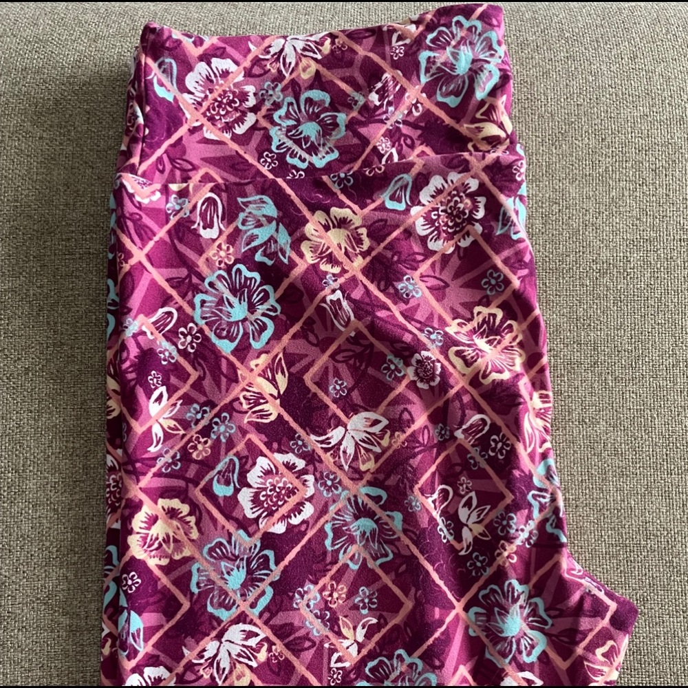 LuLaRoe Tall/Curvy leggings Cranberry/Peach/Blue/Cream
